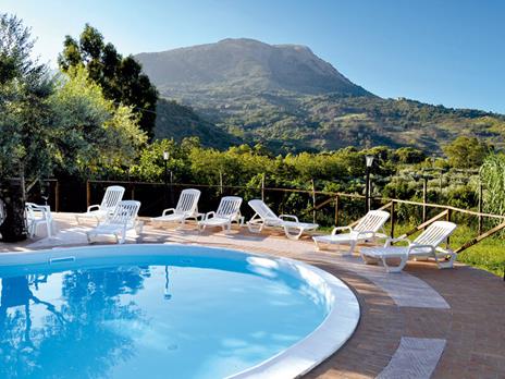 SMARTBOX - Congratulazioni - Cofanetto regalo - 1 soggiorno o 1 soggiorno con cena o trattamento benessere, o 1 cena o 1 pausa relax o 1 attività sportiva per 2 persone - 5