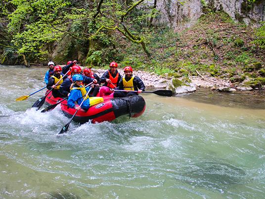 SMARTBOX - Rafting di 2h 30min per 2 persone sui fiumi più belli dell’Umbria - Cofanetto regalo - 2