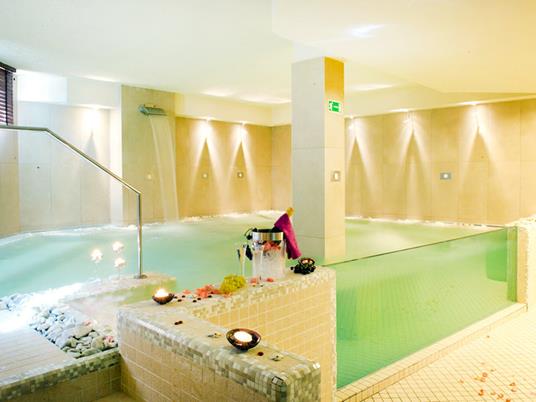 SMARTBOX - 3h di accesso Spa a Rimini con aperitivo in resort 4* per 2 - Cofanetto regalo - 3