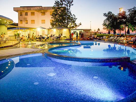 SMARTBOX - 3h di accesso Spa a Rimini con aperitivo in resort 4* per 2 - Cofanetto regalo - 4