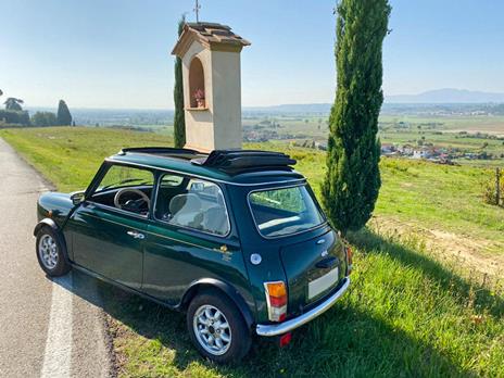 SMARTBOX - Guida vintage per 2 giorni su un’auto d’epoca tra gli itinerari toscani - Cofanetto regalo - 2