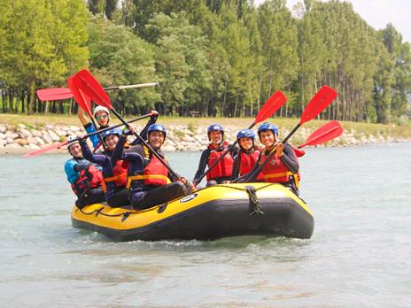 SMARTBOX - Massimo divertimento per 2 con una discesa Rafting Extreme Fun in Valtellina - Cofanetto regalo - 2