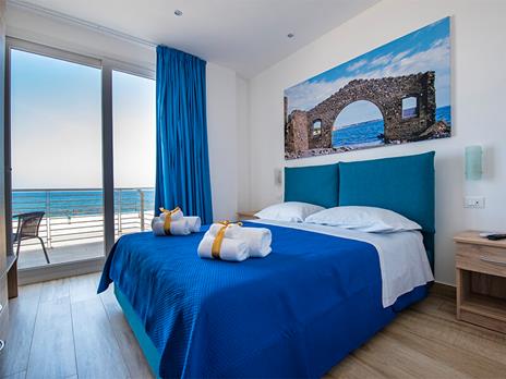 SMARTBOX - Relax e benessere sul mare di Avola : 1 notte con accesso alla Spa e massaggio - Cofanetto regalo - 2