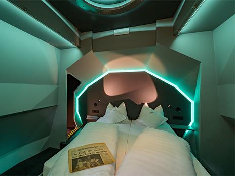 SMARTBOX - Insieme sulla Luna: 1 notte in modulo lunare Eagle della missione Apollo 11 con cena e Spa per 2 - Cofanetto regalo - 2