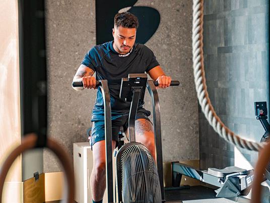 SMARTBOX - 1 lezione a scelta in un moderno centro fitness Bulb a Milano o Bologna - Cofanetto regalo - 2