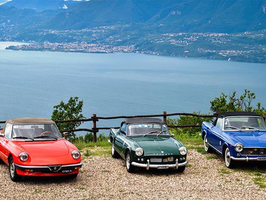 SMARTBOX - Un tuffo nel passato alla guida di un’auto d’epoca sul Lago di Garda (10h) - Cofanetto regalo - 2