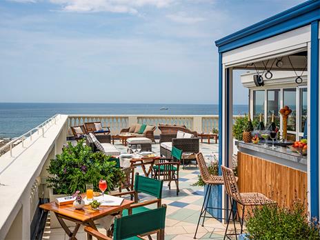 SMARTBOX - Fuga sul lungomare di Viareggio: 1 notte in hotel 4* con omaggio - Cofanetto regalo - 2