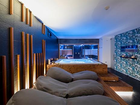 SMARTBOX - 1 notte in Suite Jacuzzi® con percorso benessere privato nella magica Trapani - Cofanetto regalo - 2