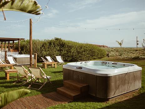 SMARTBOX - 1 notte con pausa Jacuzzi® nel giardino del 4* Cumeja Beach Club - Cofanetto regalo - 2