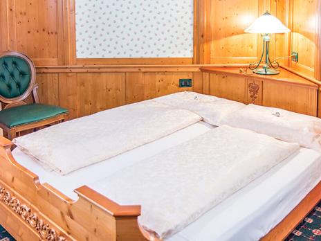 SMARTBOX - Tra relax e gusto: 1 notte in hotel 4* con accesso alla piscina e degustazione - Cofanetto regalo - 2