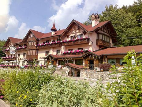 SMARTBOX - Tra relax e gusto: 1 notte in hotel 4* con accesso alla piscina e degustazione - Cofanetto regalo - 3