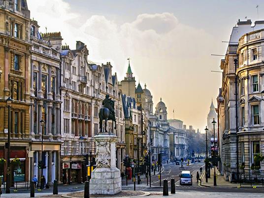 SMARTBOX - Fuga da agenti 007 a Londra: 2 notti e tour dei luoghi di James Bond® - Cofanetto regalo - 2