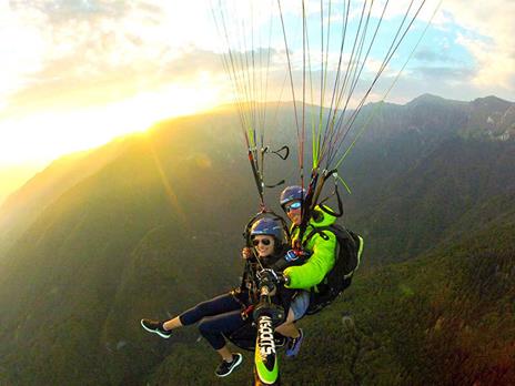 SMARTBOX - Volo in parapendio per 2 sul Massiccio del Grappa - Cofanetto regalo - 2
