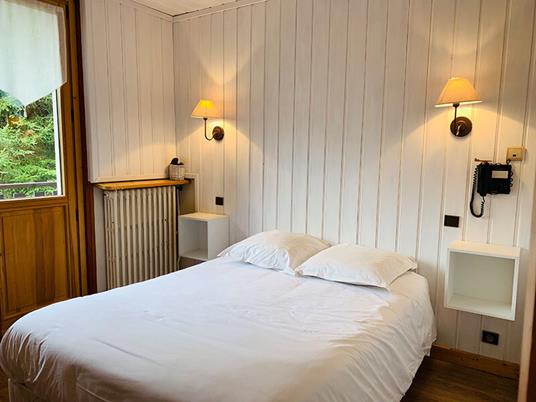 SMARTBOX - Ai piedi del Monte Bianco con la famiglia: 1 notte con colazione a Chamonix - Cofanetto regalo - 2