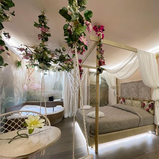 SMARTBOX - Un Natale insolito: 1 o 2 notti in Glamping, case sull’albero e originali camere a tema - Cofanetto regalo - 2