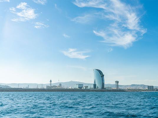 SMARTBOX - In catamarano a Barcellona: gita in barca con snack per 2 - Cofanetto regalo - 2