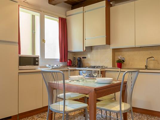 SMARTBOX - 1 notte da sogno a Bologna: appartamento Superior in centro e Prosecco - Cofanetto regalo - 2