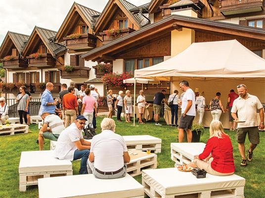 SMARTBOX - Deliziosa cena con bottiglia di vino inclusa al ristorante de Il Piccolo Dolomiti Resort - Cofanetto regalo - 2