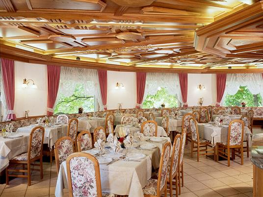 SMARTBOX - 2 notti con cena e accesso Spa all’Hotel Panorama Wellness & Resort 3* in Trentino - Cofanetto regalo - 2