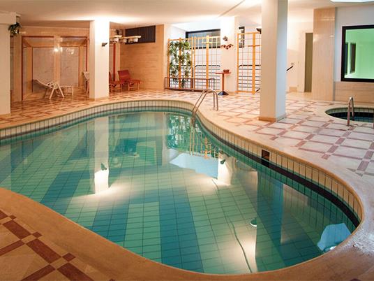 SMARTBOX - Io e te in Valle d''Aosta: 2 notti con pausa relax in spa o sconto per l''ingresso alle terme - Cofanetto regalo - 2