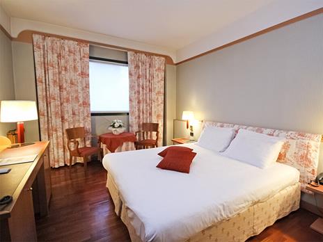 SMARTBOX - Felice Natale, mamma e papà! Soggiorni, cene, pause relax e avventure per 2 - Cofanetto regalo - 2