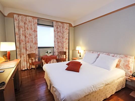 SMARTBOX - Felice Natale, mamma e papà! Soggiorni, cene, pause relax e avventure per 2 - Cofanetto regalo - 2