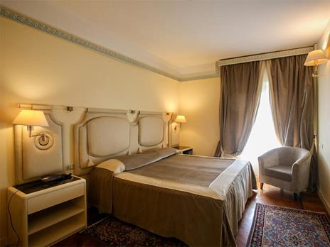 SMARTBOX - Buon Natale, zio e zia! Soggiorni, cene, pause relax e avventure per 2 - Cofanetto regalo - 2