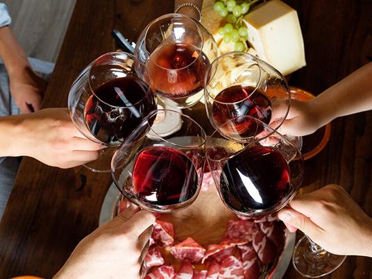 SMARTBOX - Charme tra vino e relax: 1 o 2 notti con accesso alla Spa, visita alla cantina e degustazione vini - Cofanetto regalo - 2