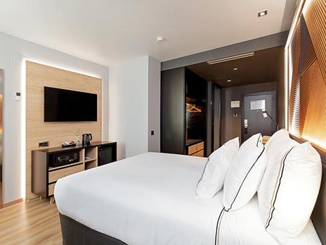 SMARTBOX - 1 notte di emozione a Madrid - Cofanetto regalo - 2