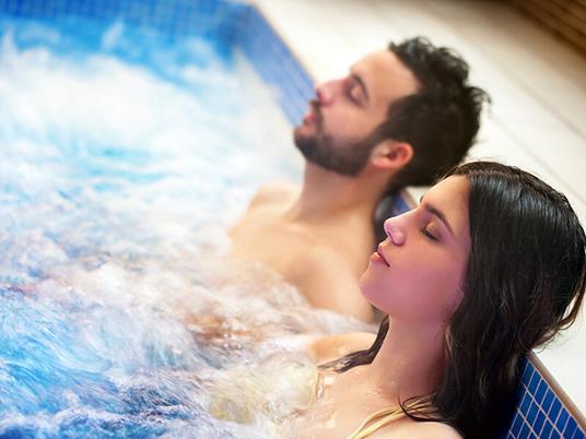 SMARTBOX - Pausa benessere con ingresso alle Terme Bagni di Lucca e massaggio rilassante per 2 - Cofanetto regalo - 2