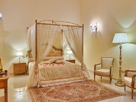 SMARTBOX - 1 notte da sogno in Suite con vasca idromassaggio in un Castello in Puglia - Cofanetto regalo - 2