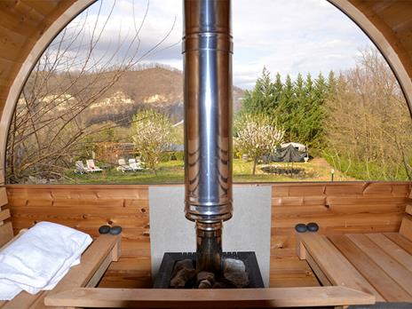 SMARTBOX - Bolle di benessere: pausa in vasca idromassaggio con calice di vino ad Asti - Cofanetto regalo - 2