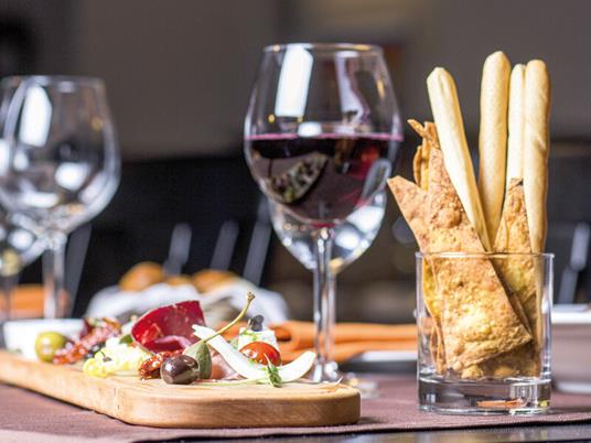 SMARTBOX - Esperienze gourmet, di relax o di svago per 1 o 2 persone per celebrare San Valentino - Cofanetto regalo - 2