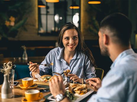 SMARTBOX - San Valentino all’insegna del gusto, del relax o dello sport: 1 esperienza a scelta per 1 o 2 persone - Cofanetto regalo - 2