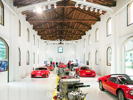 SMARTBOX - A tutta velocità: ingresso Ferrari Experience per 2 adulti e 2 bambini - Cofanetto regalo - 2