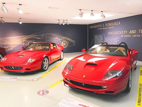 SMARTBOX - Passione Ferrari: ingresso per 2 adulti e 1 bambino a Ferrari Experience - Cofanetto regalo - 2