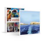 SMARTBOX - Alla scoperta di Polignano a Mare in barca: tour tra coste e grotte marine per 4 persone - Cofanetto regalo