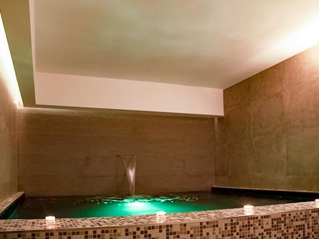 SMARTBOX - 1 notte di relax a Napoli in camera Superior con sauna e idromassaggio privati e Prosecco in camera - Cofanetto regalo - 2