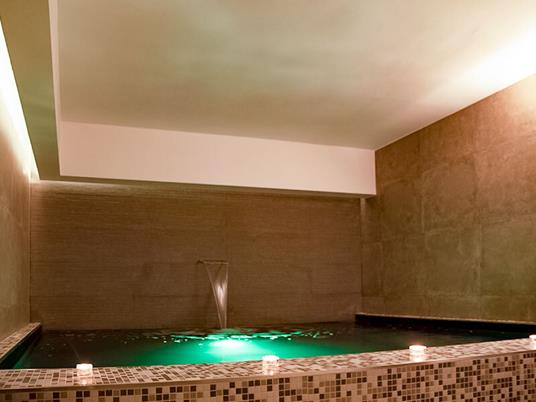 SMARTBOX - 1 notte di relax a Napoli in camera Superior con sauna e idromassaggio privati e Prosecco in camera - Cofanetto regalo - 2