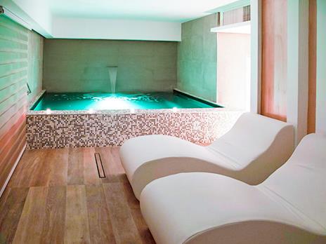 SMARTBOX - Insieme in Campania: 1 magica notte con Prosecco e stuzzichini in camera al Vittoria Wellness - Cofanetto regalo - 2