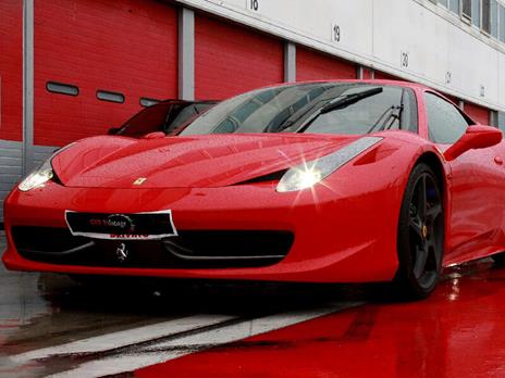 SMARTBOX - 1 giro su una Ferrari 458 con video sul Circuito Internazionale di Busca in Piemonte - Cofanetto regalo - 2