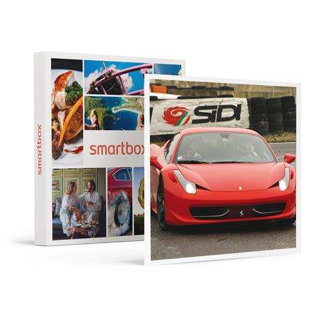 SMARTBOX - 3 giri su una Ferrari 458 con video sul Circuito Internazionale di Busca in Piemonte - Cofanetto regalo