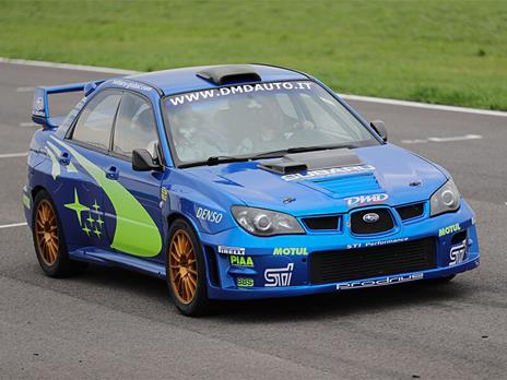 SMARTBOX - Supercar in pista: guida Ferrari, Subaru e Lamborghini sul Circuito Internazionale di Busca in Piemonte - Cofanetto regalo - 2