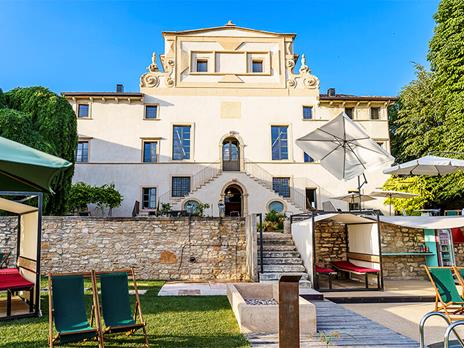 SMARTBOX - 1 notte in camera Superior con aperitivo nella storica Villa Balis Crema a Verona - Cofanetto regalo - 2