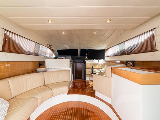 SMARTBOX - Cullati dalle onde del mare: 1 notte da sogno su uno yatch a Bari in cabina matrimoniale - Cofanetto regalo - 2