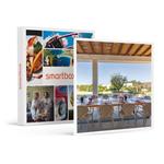 SMARTBOX - 2 notti con visita in cantina o al vigneto e degustazione vini presso la Tenuta Corallo Winery di Otranto - Cofanetto regalo
