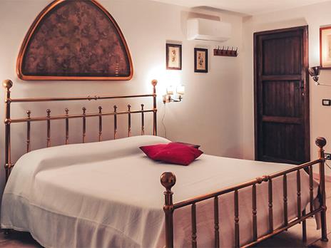 SMARTBOX - 1 notte di relax in borgo termale in Sicilia con 2 accessi alle terme e percorso benessere - Cofanetto regalo - 2