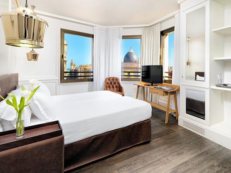 SMARTBOX - Barcellona da scoprire: 2 notti con drink di benvenuto presso il 4* H10 Montcada Boutique Hotel - Cofanetto regalo - 2