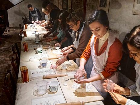 SMARTBOX - L’arte della pasta a Faenza: workshop sui cappelletti con degustazione e calice di vino - Cofanetto regalo - 3