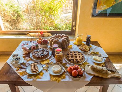 SMARTBOX - Alla scoperta delle Langhe: 2 notti con visita in cantina e degustazione per 3 - Cofanetto regalo - 2